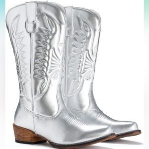 IUV Women’s Metallic Silver Pointed toe mid calf western boots size 10